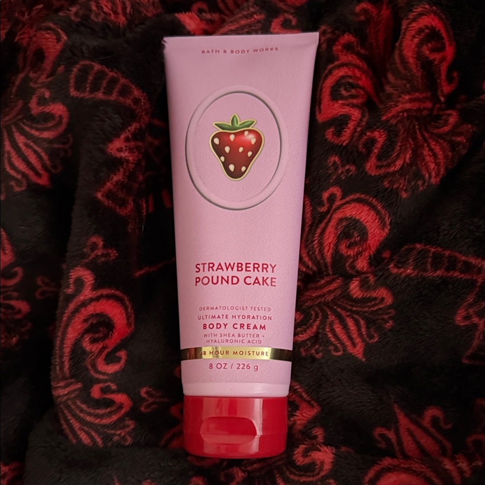 Bath & Body Works Strawberry Pound Cake Body Cream - Pink and Red
